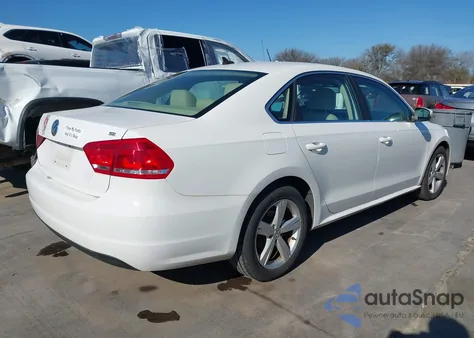 2013 Volkswagen Passat 2.5L Se z USA, uszkodzony, nr VIN 1VWBP7A3XDC079992